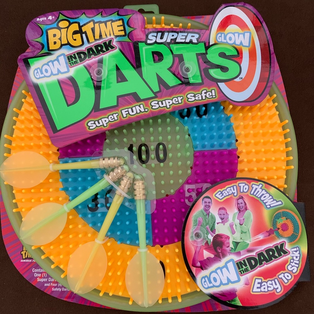 Super Darts Set. Glow in the dark Super Fun